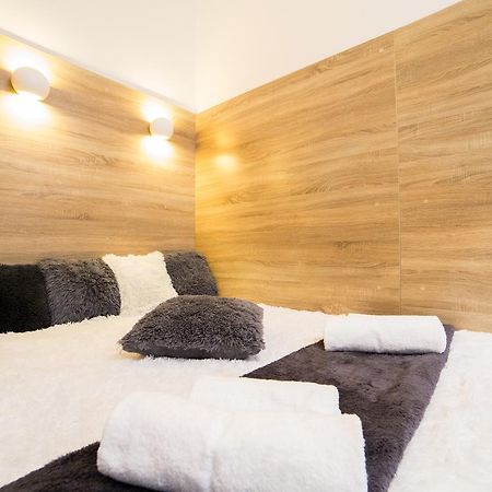 Smart Apartment On Filatova リヴィウ エクステリア 写真