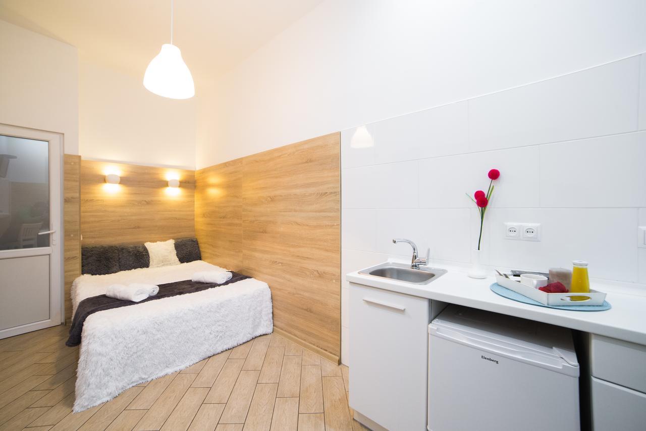 Smart Apartment On Filatova リヴィウ エクステリア 写真
