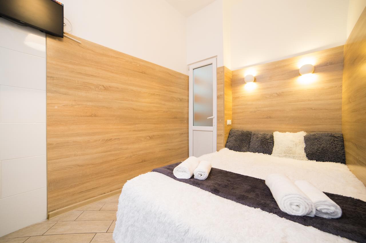 Smart Apartment On Filatova リヴィウ エクステリア 写真