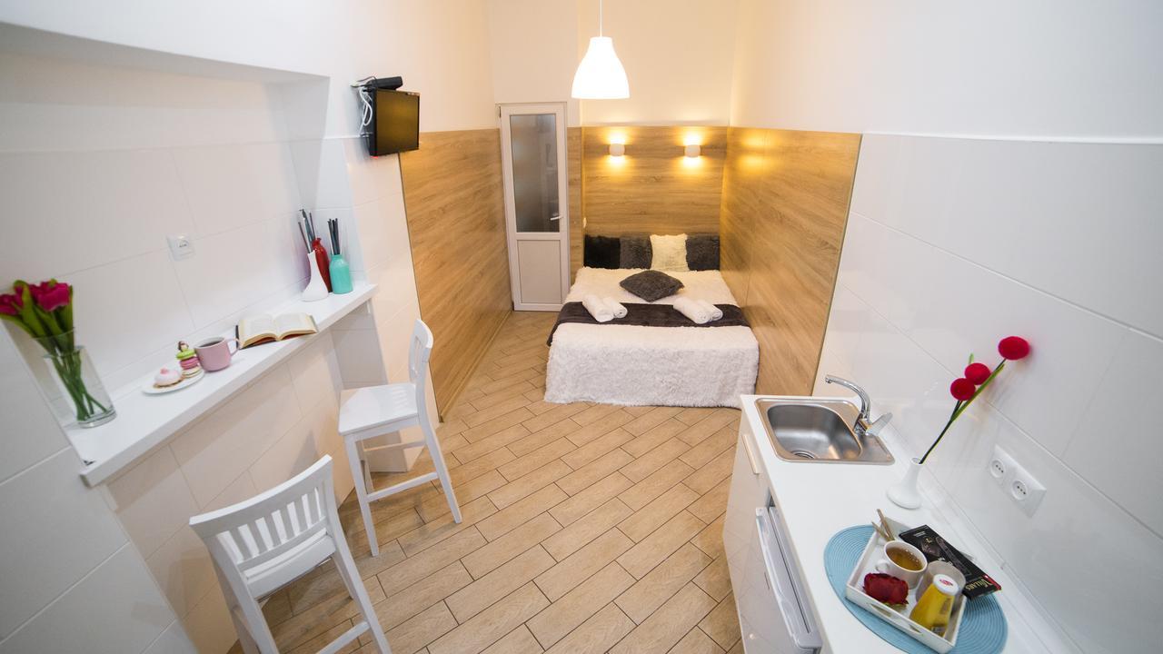 Smart Apartment On Filatova リヴィウ エクステリア 写真