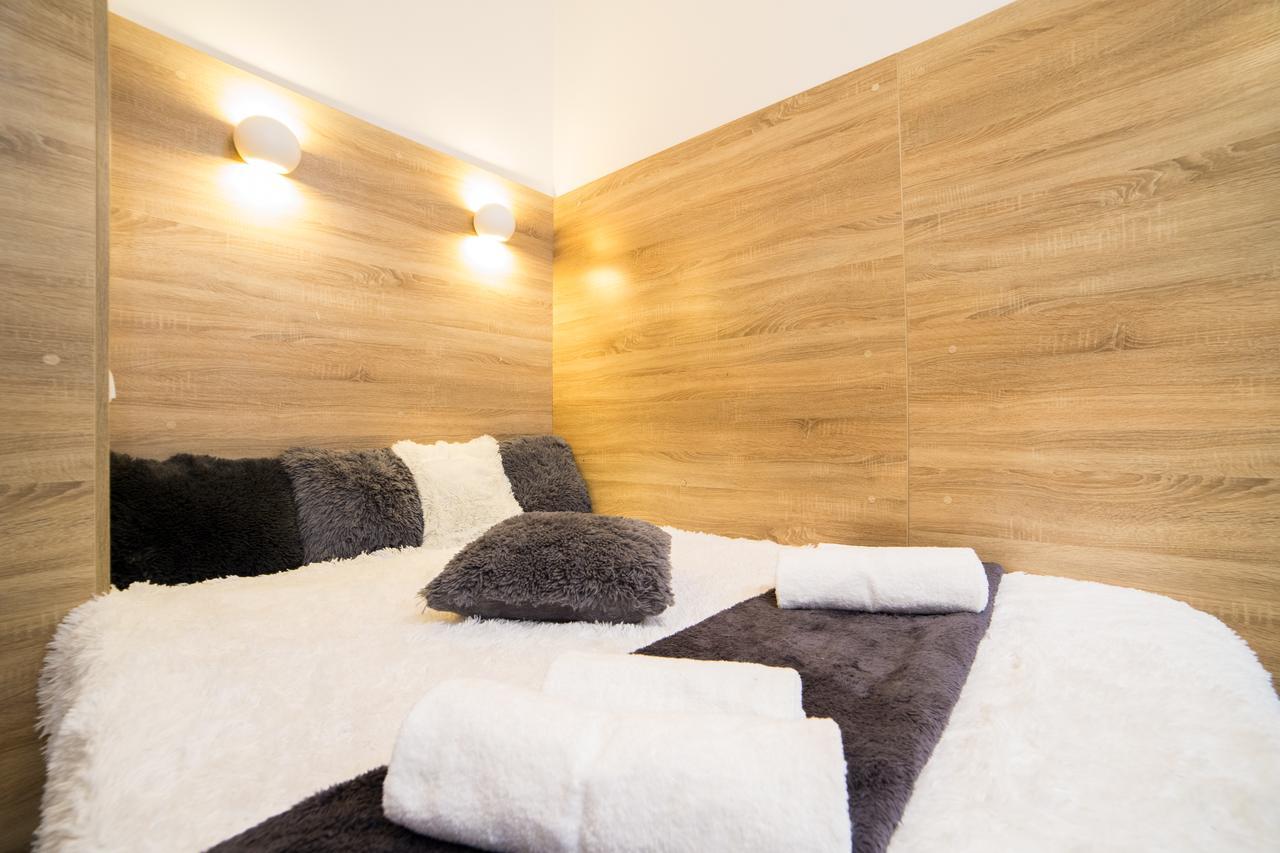 Smart Apartment On Filatova リヴィウ エクステリア 写真