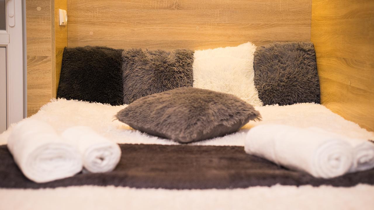 Smart Apartment On Filatova リヴィウ エクステリア 写真